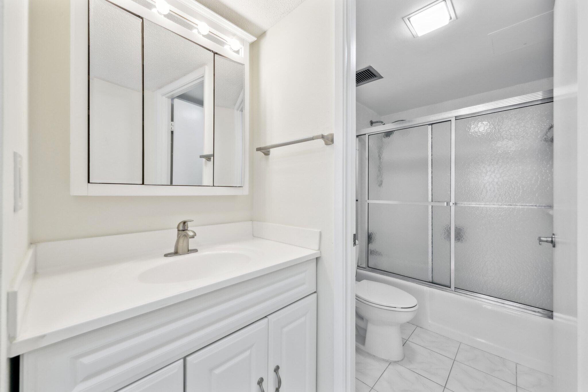 LA RENAISSANCE - Residential Lease