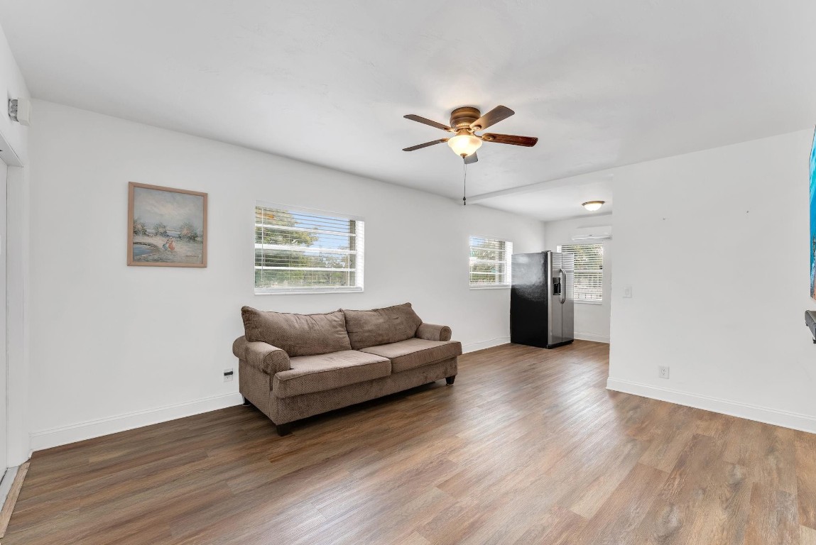 7401 Pines Boulevard 201