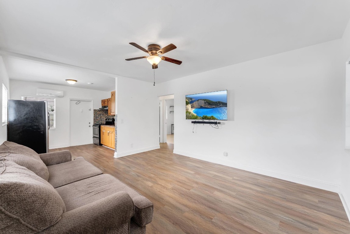 7401 Pines Boulevard 201