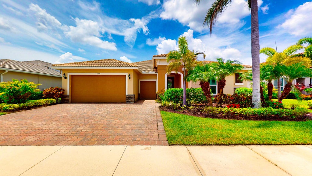 Photo of 10108 SW Cypress Wood Court, Port Saint Lucie, FL 34987 (MLS # R11105953)