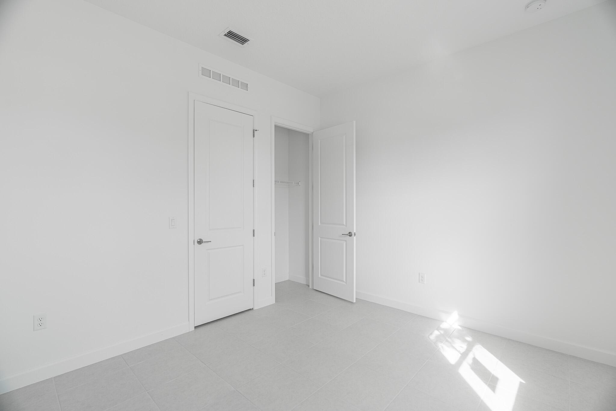 REPLAT OF VERANDA PRESERV - Residential Lease