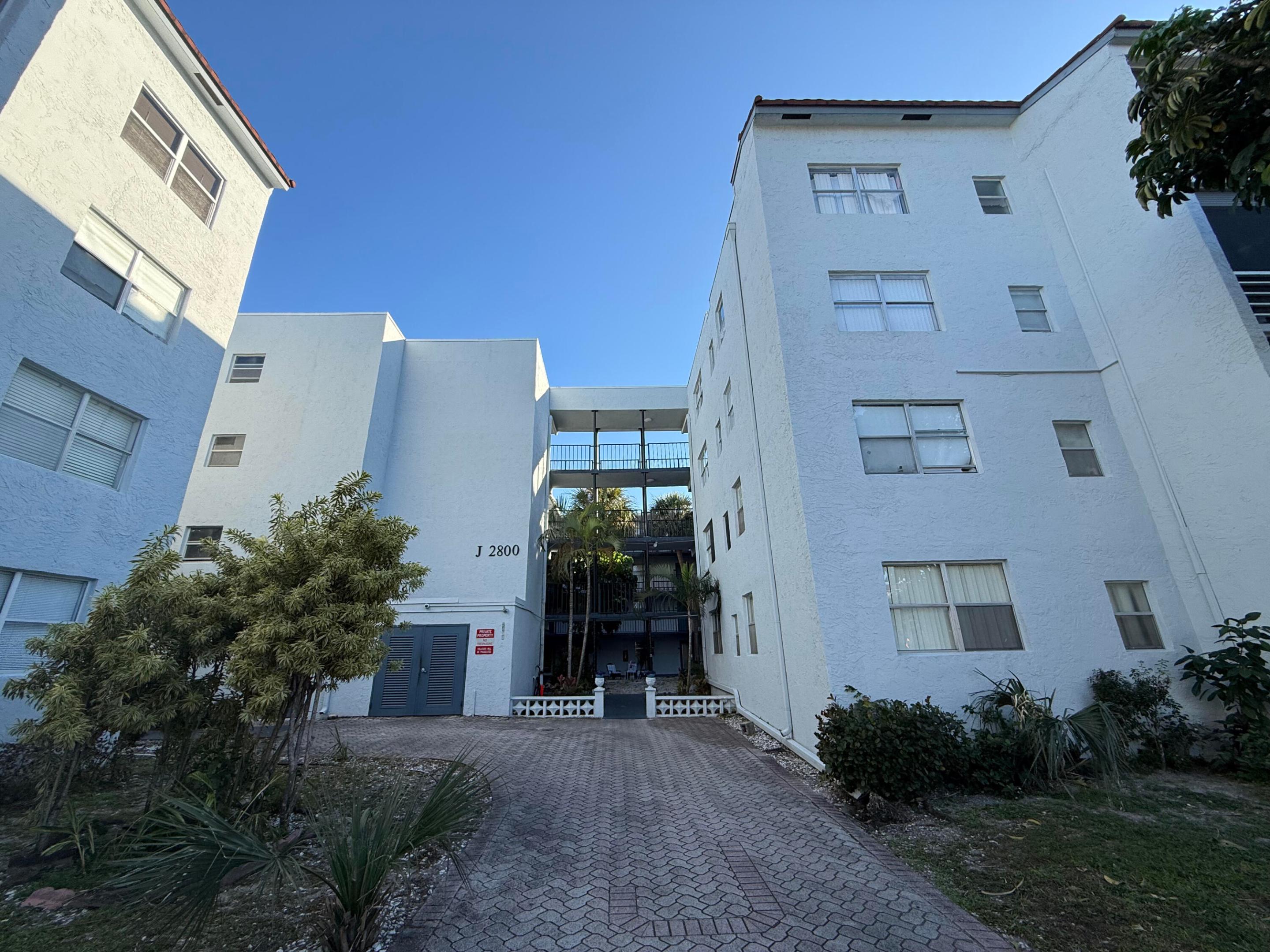 SOMERSET AT LAUDERDALE LAKES - Residential