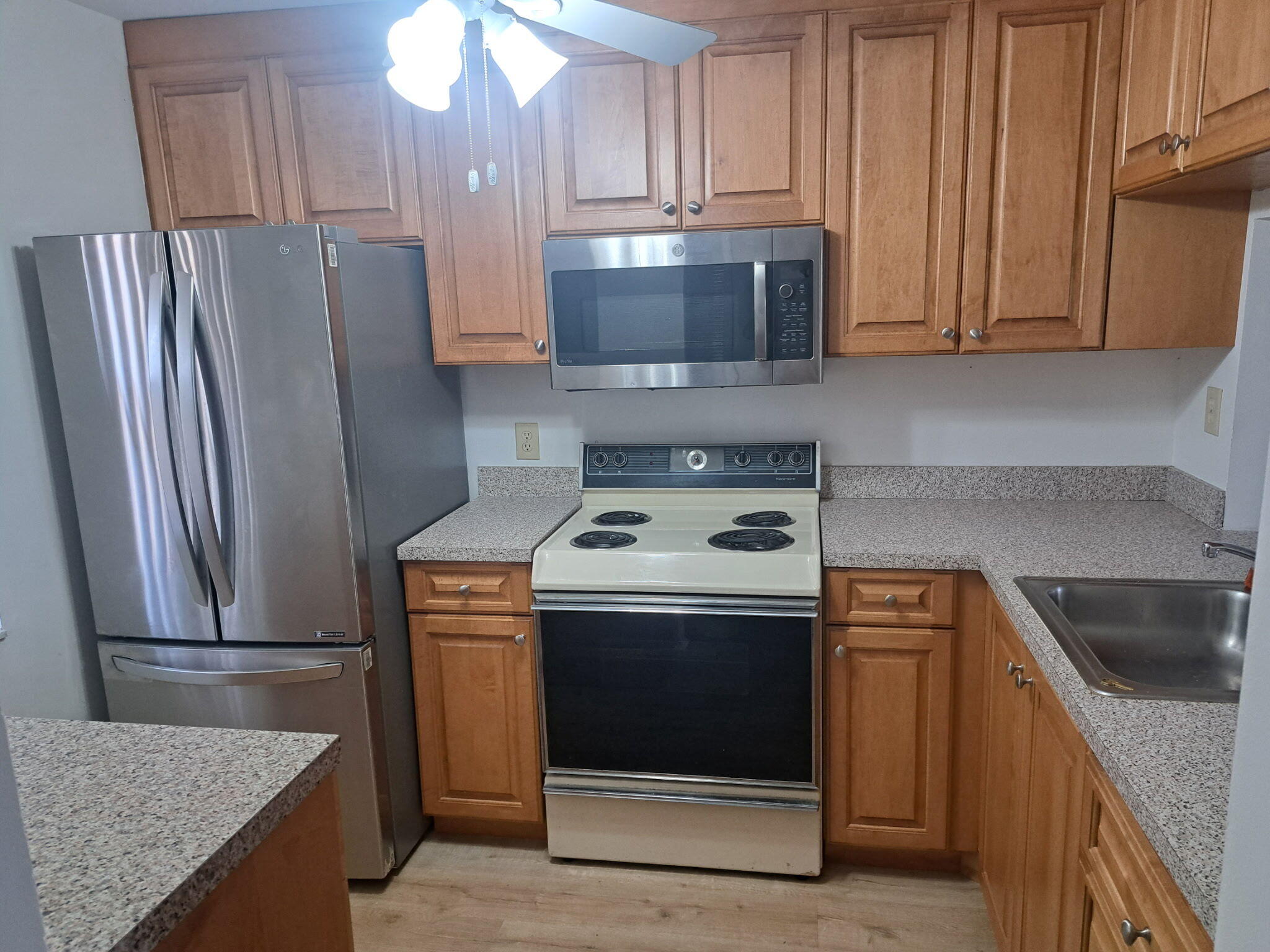 SUNRISE LAKES 215 CONDO - Residential