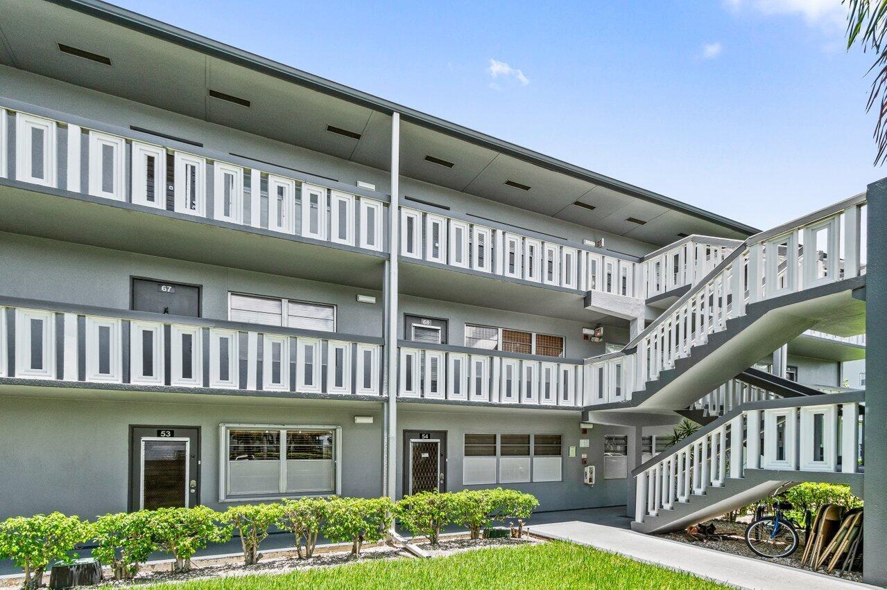 BEAUTIFULLY REMODLED 1 BEDROOM 1.5 BATHROOM CONDO LOCATED IN THE FABULOUS ACTIVE ADULT COMMUNITY OF CENTURY VILLAGE. BRAND NEW KITCHEN CABINETS, QUARTZ COUNTER TOPS, REFRIDGERATOR, WATER HEATER AND FRESHLY PAINTED, READY FOR A NEW OWNER. TILE FLOORING THROUGHOUT AS WELL AS REMODELED BATHROOMS. CONVENIENTLY LOCATED WALKING DISTANCE TO HOUSES OF WORSHIP AND IN CLOSE PROXIMITY TO SHOPPING, BEACHES AND RESTAURANTS. CENTURY VILLAGE OFFERS INTERNET, CABLE, FITNESS CENTER, HEATED POOLS, TENNIS AND CARD ROOMS. THEY ALSO OFFER BUS TRANSPORTATION, AND HAVE GREAT ENTERTAINMENT TO INCLUDE SHOWS, BINGO & MOVIES. EASY TO SHOW ON SHOWINGTIME.