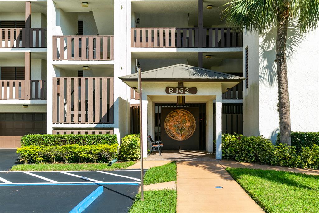 ST LUCIE CLUB & APT HOMES CONDO - Residential Lease