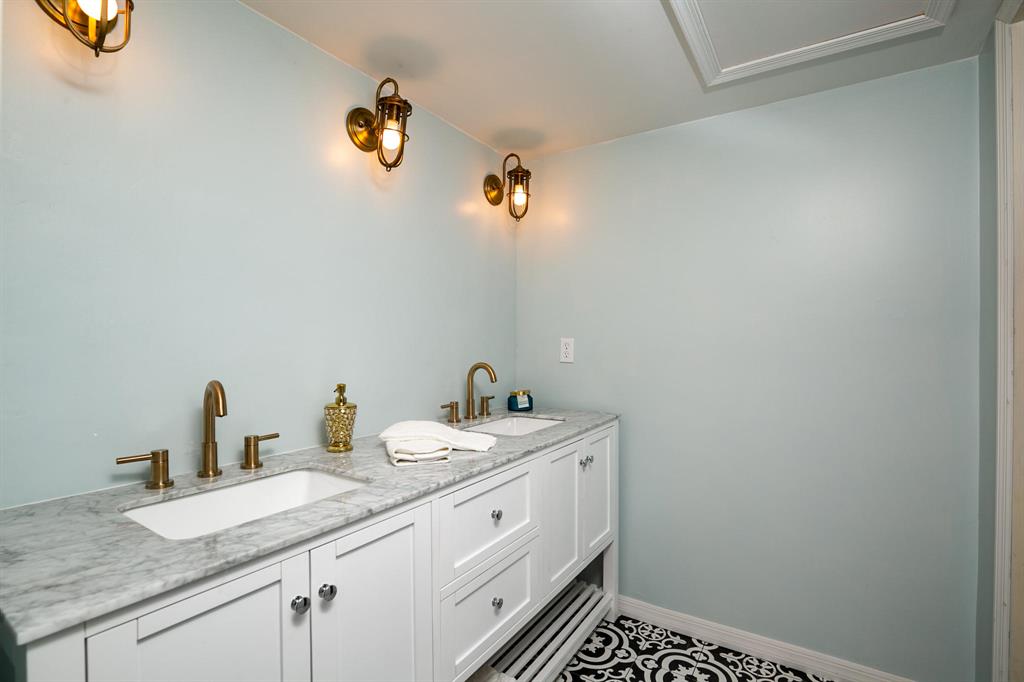 ST LUCIE CLUB & APT HOMES CONDO - Residential Lease