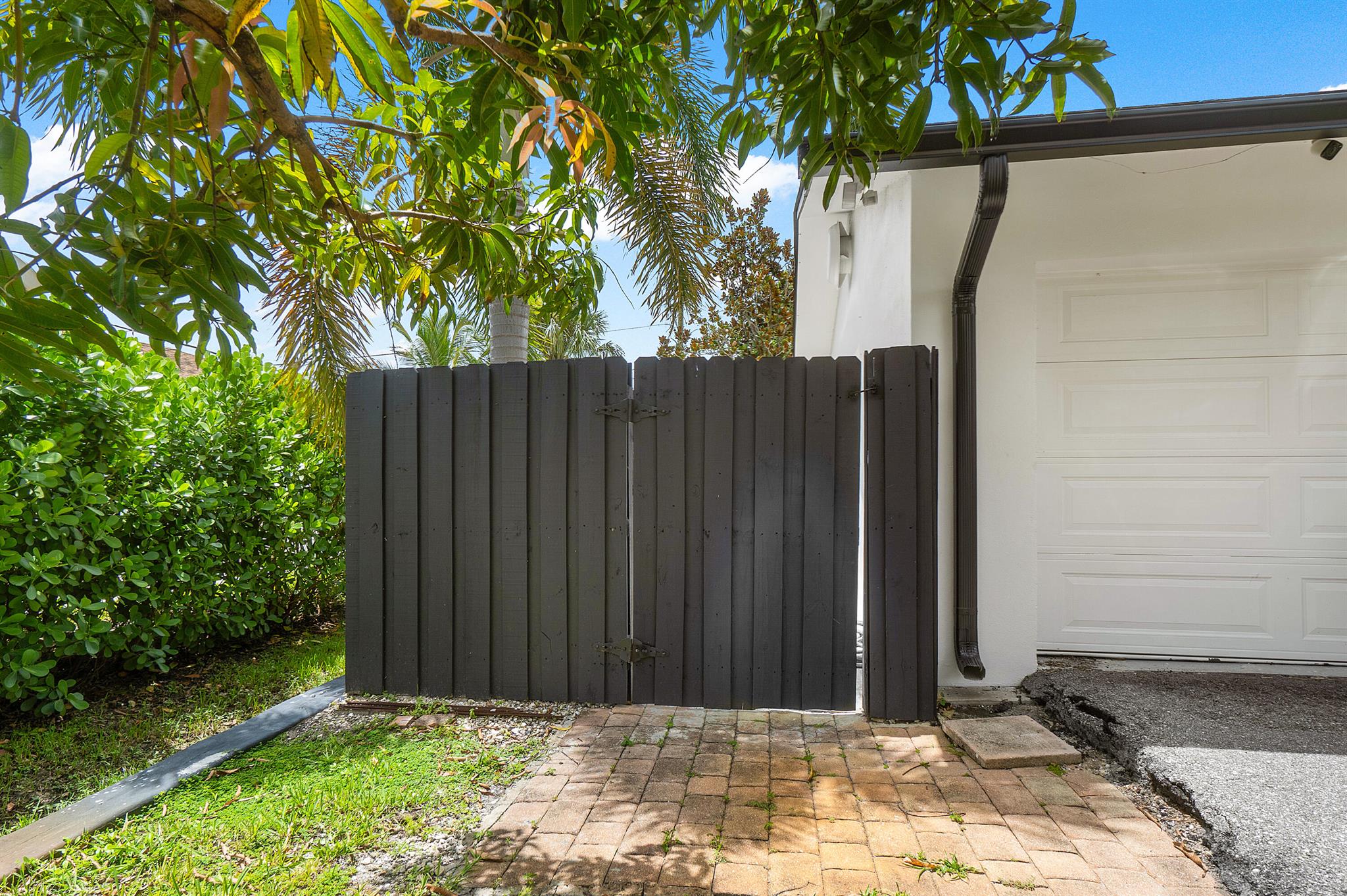 FLORIDA GARDENS 4 - Residential Lease