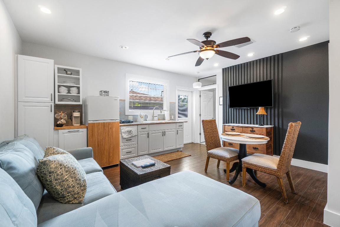 FLORIDA GARDENS 4 - Residential Lease