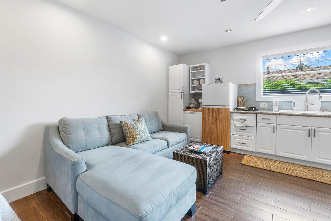 FLORIDA GARDENS 4 - Residential Lease