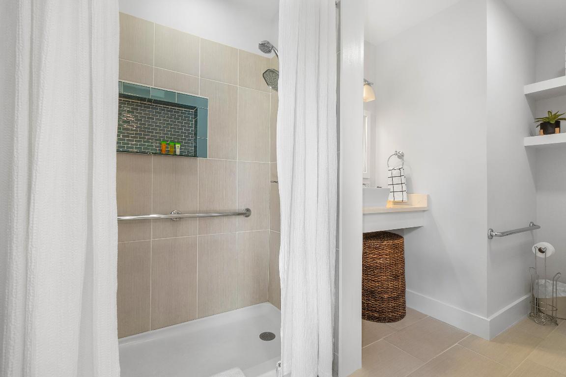 FLORIDA GARDENS 4 - Residential Lease