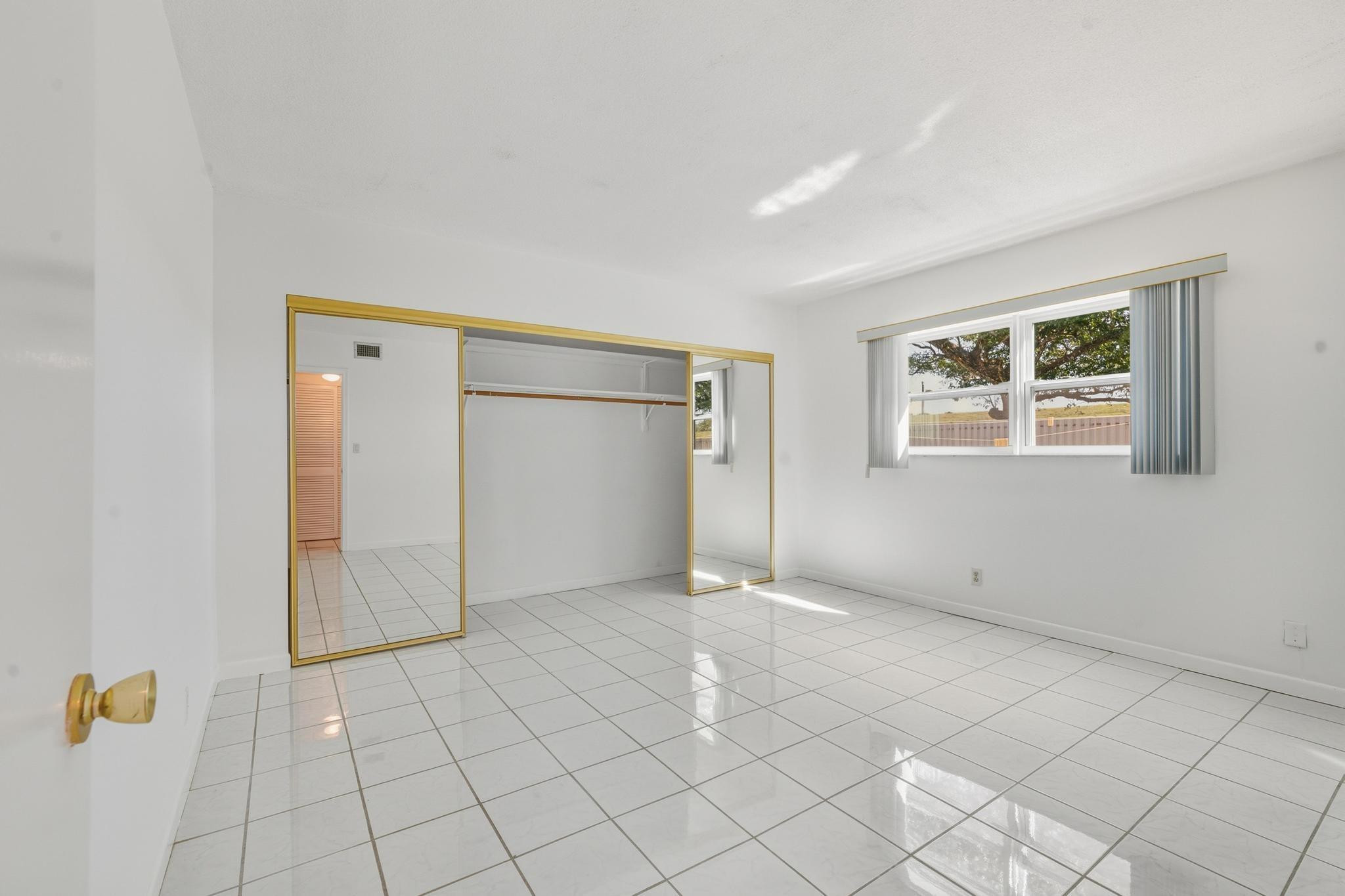 CRYSTAL COURT MANOR - Residential