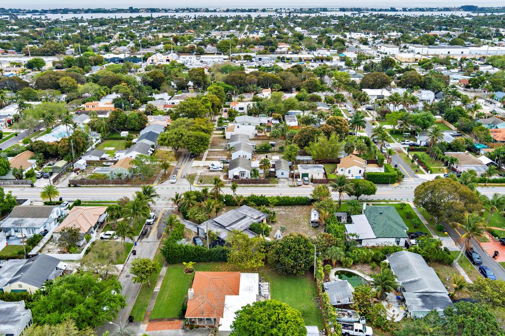 Photo of 6311 Lake Avenue, West Palm Beach, FL 33405 (MLS # B26004523)