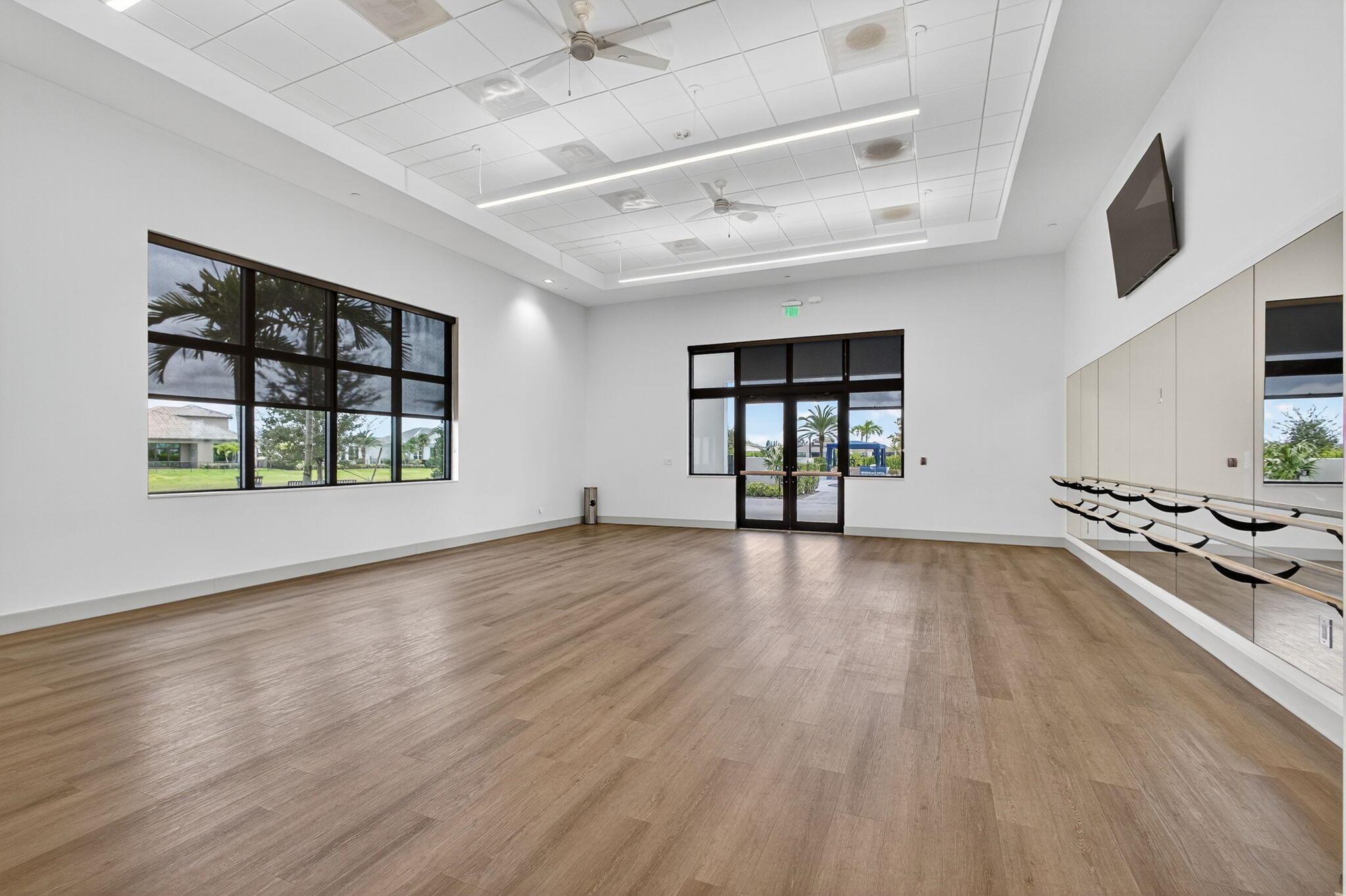 CRESSWIND PALM BEACH - Residential