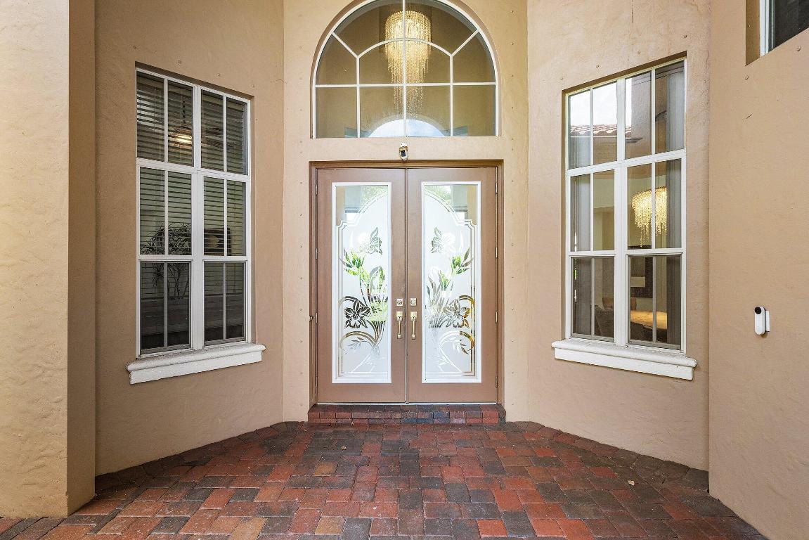 3381 Lago De Talavera, Lake Worth, FL, 33467/$1,145,000 4 3381 Lago De Talavera