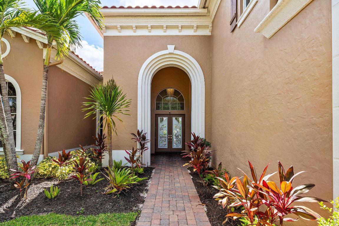 3381 Lago De Talavera, Lake Worth, FL, 33467/$1,145,000 3 3381 Lago De Talavera