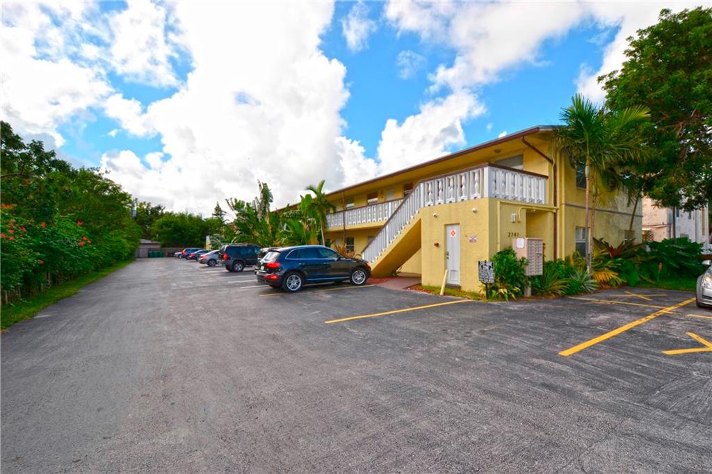 WILTON COMMONS - Residential