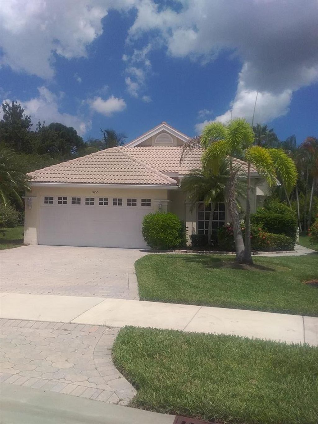Photo of 572 SW New Castle Cove, Port Saint Lucie, FL 34986 (MLS # R10740163)