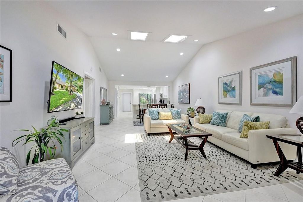 Photo of 10053 Laurelwood Pl, Boynton Beach, FL 33437 (MLS # F10387237)