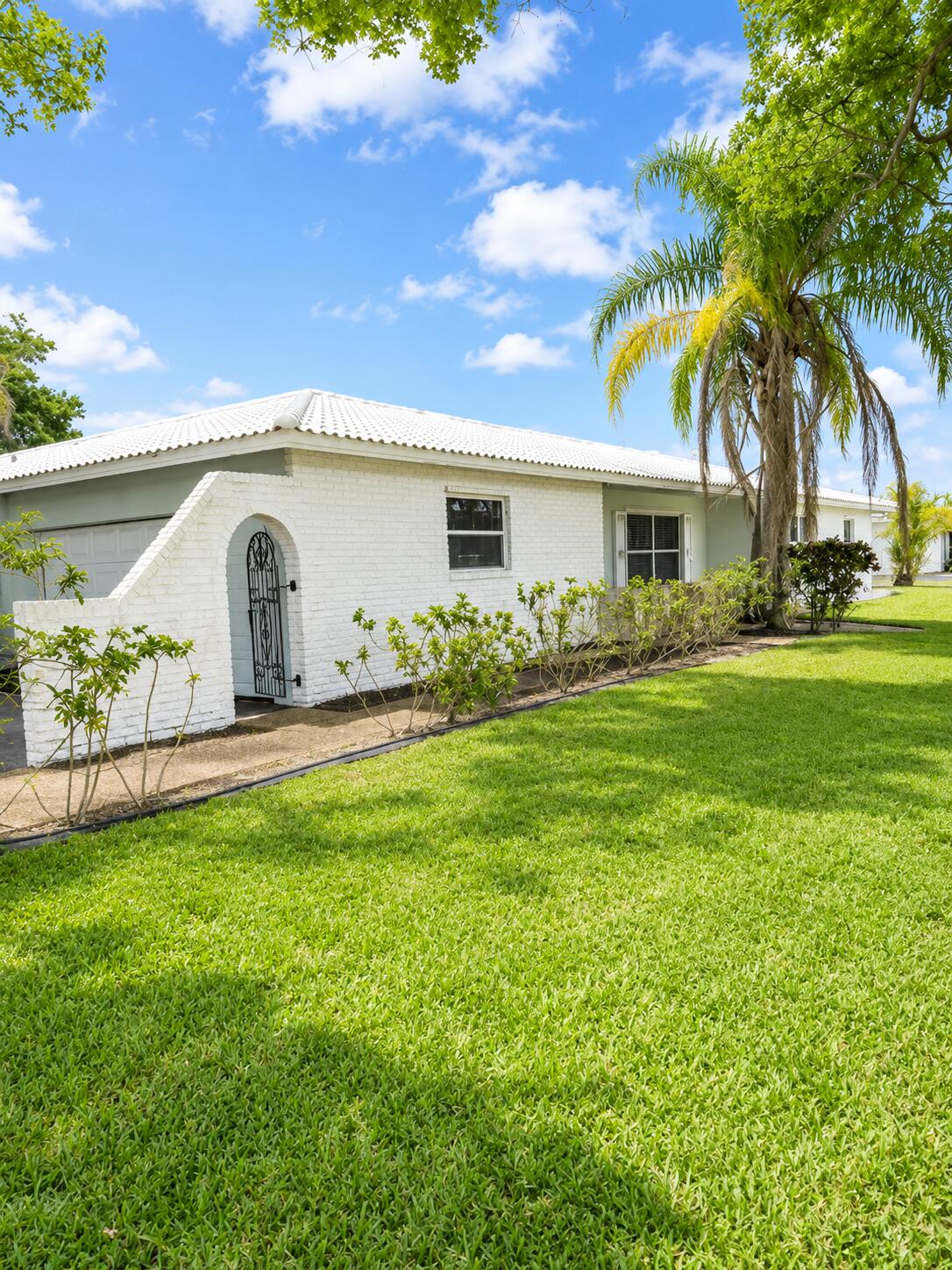 CORAL SPRINGS COUNTRY CLUB - Residential