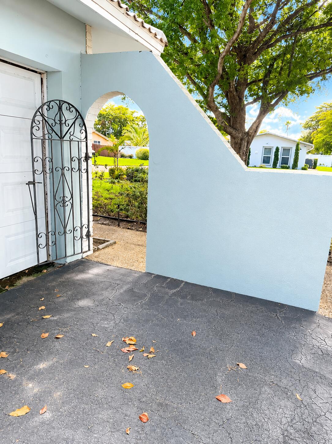 CORAL SPRINGS COUNTRY CLUB - Residential