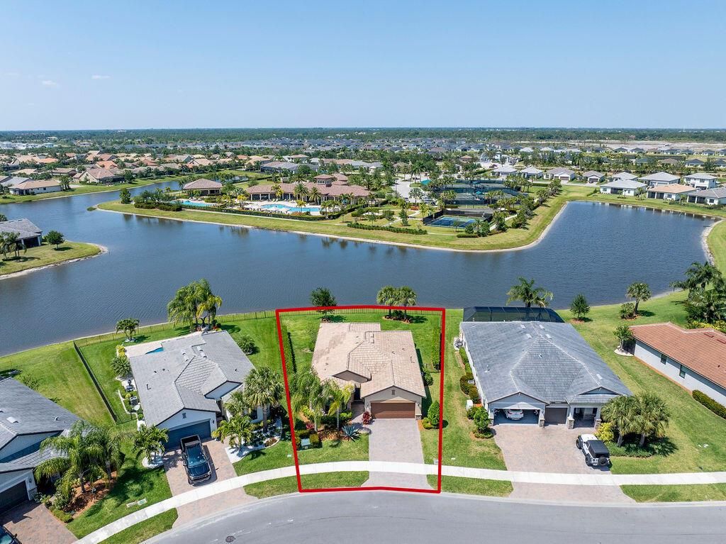 Photo of 474 SE Vallarta Drive, Port Saint Lucie, FL 34984 (MLS # R11086081)