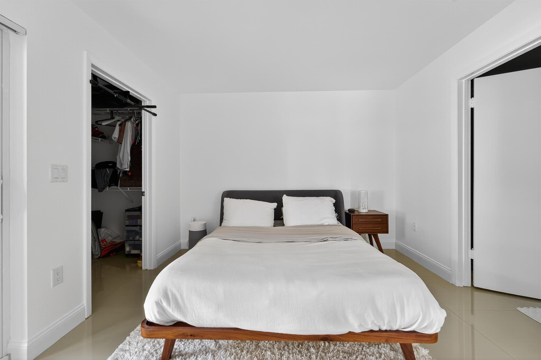 PALM LAKE CONDO - Residential Lease