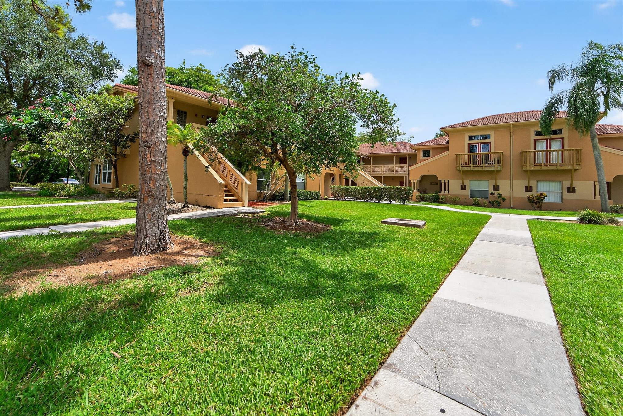 PALM LAKE CONDO - Residential Lease