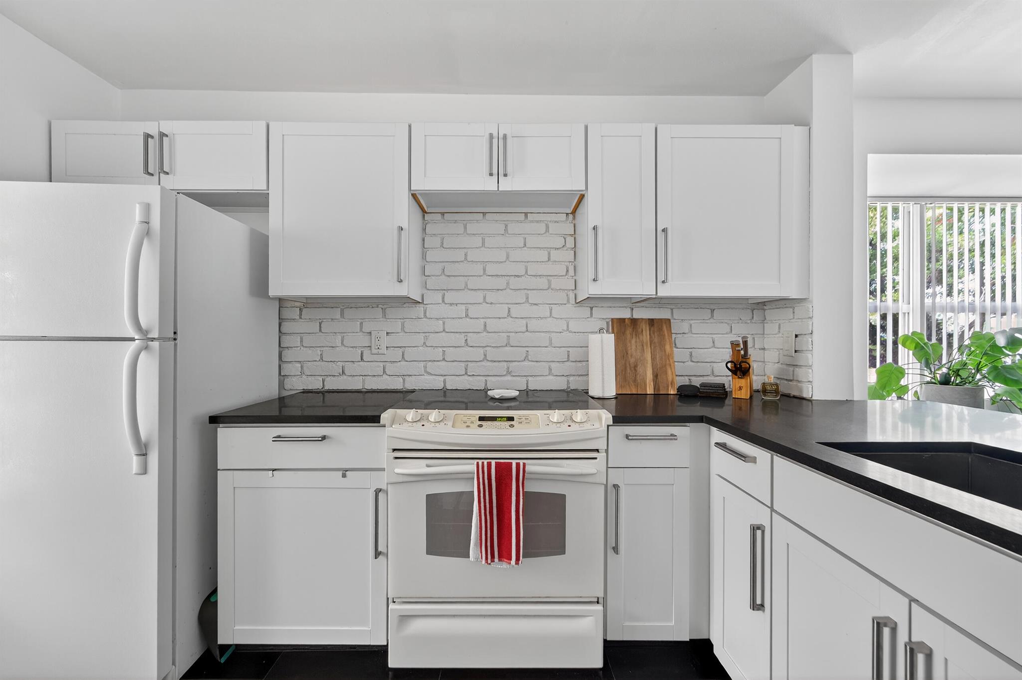 PALM LAKE CONDO - Residential Lease