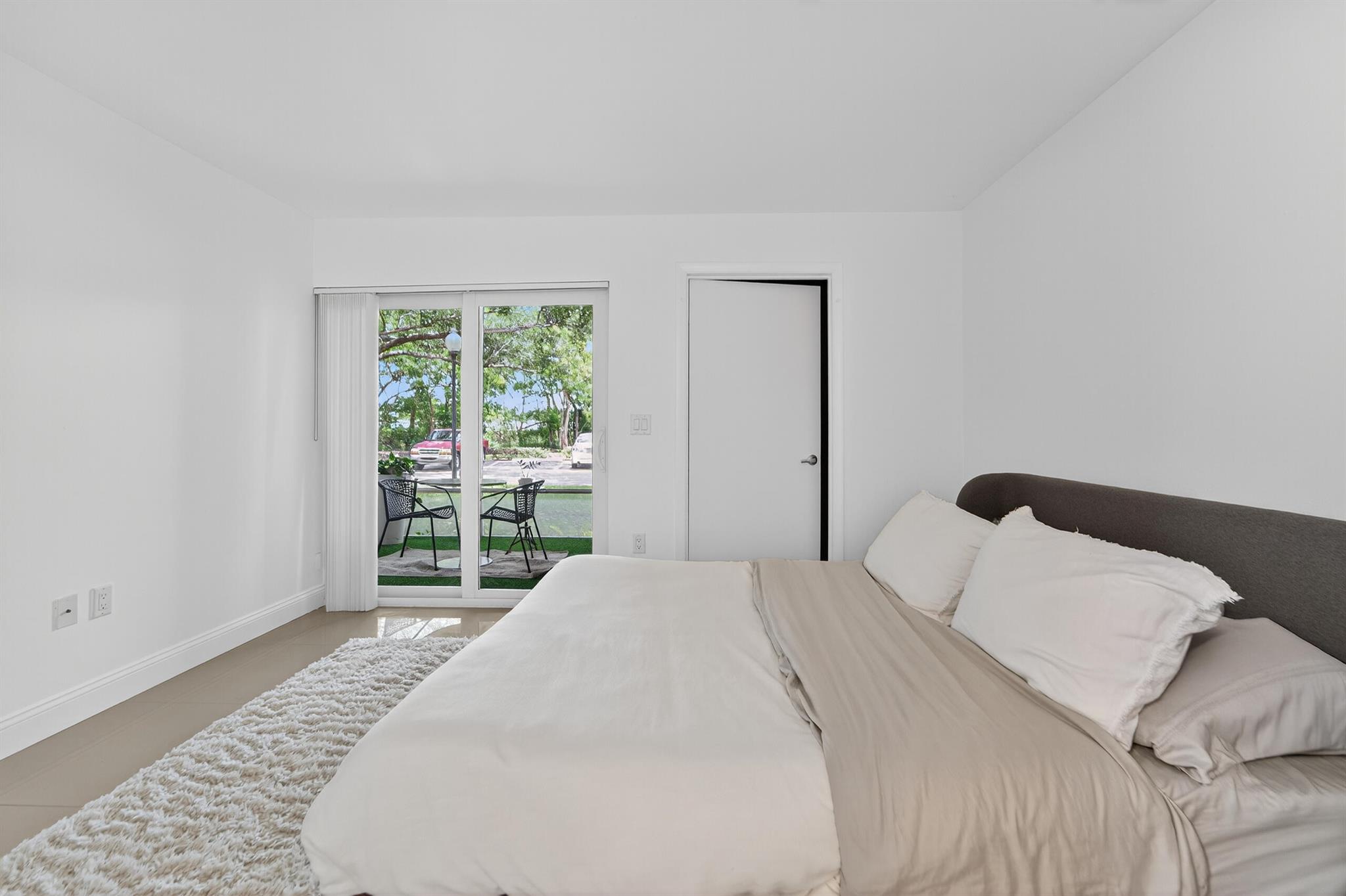 PALM LAKE CONDO - Residential Lease