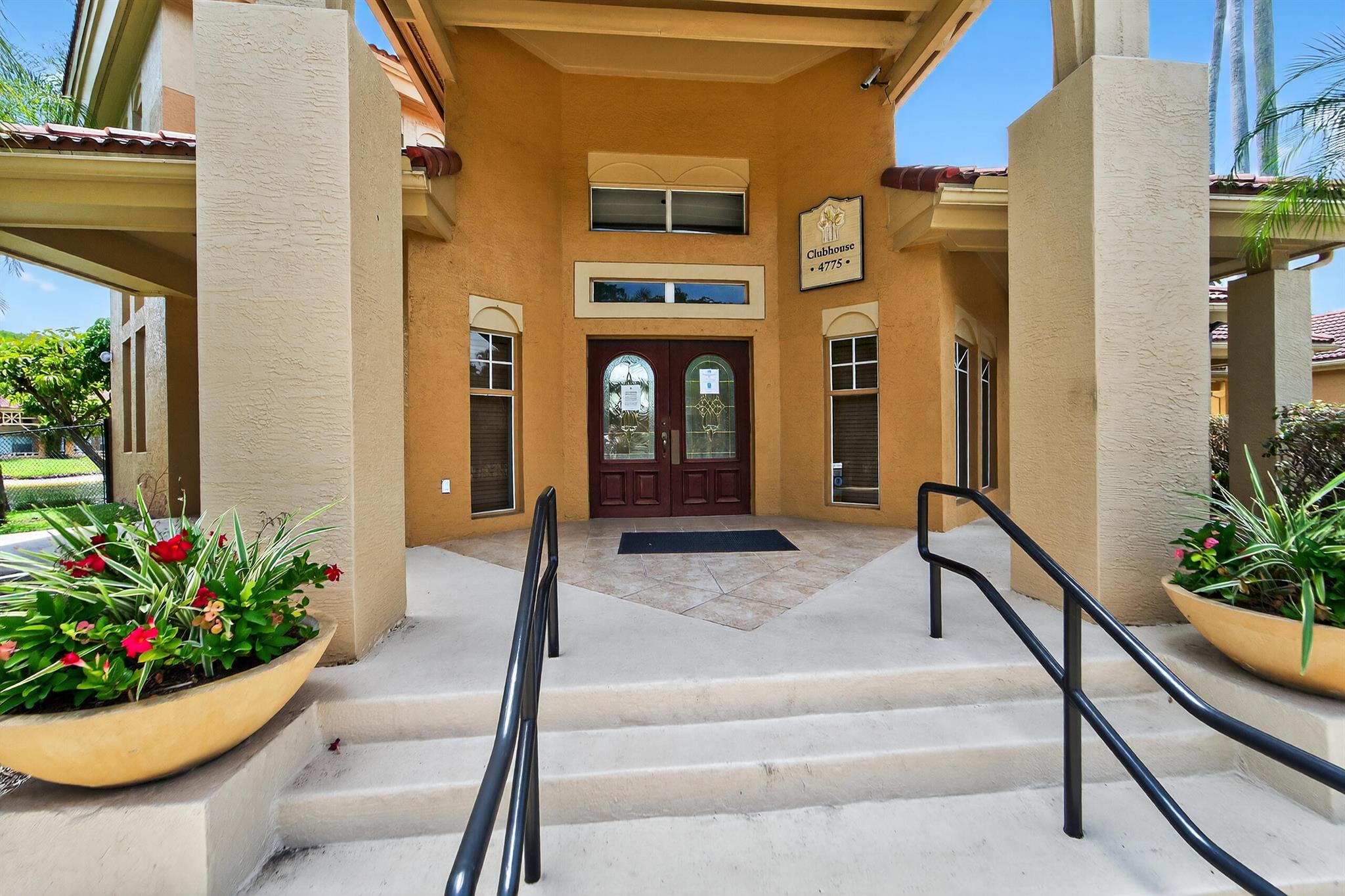 PALM LAKE CONDO - Residential Lease