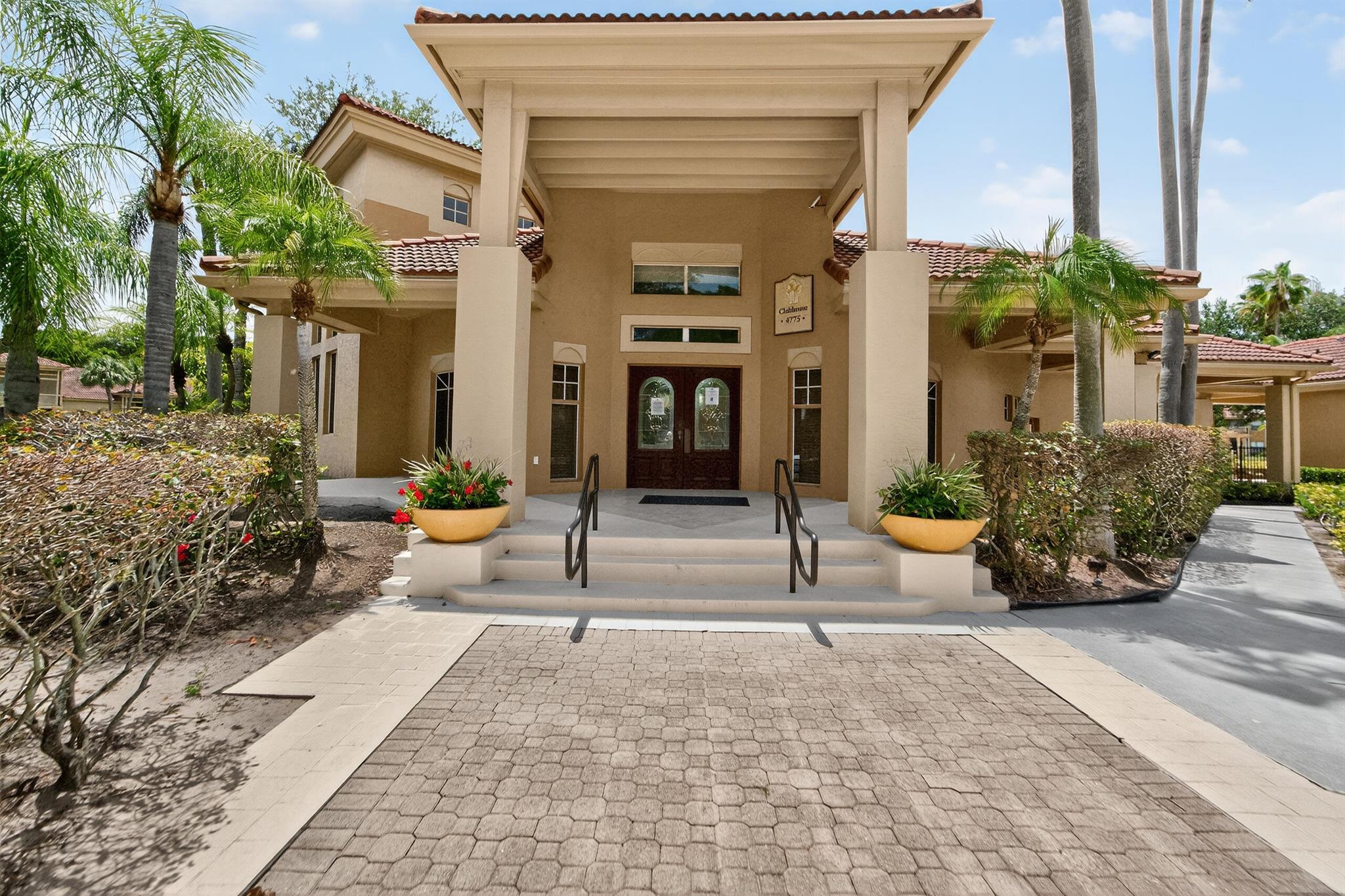 PALM LAKE CONDO - Residential Lease