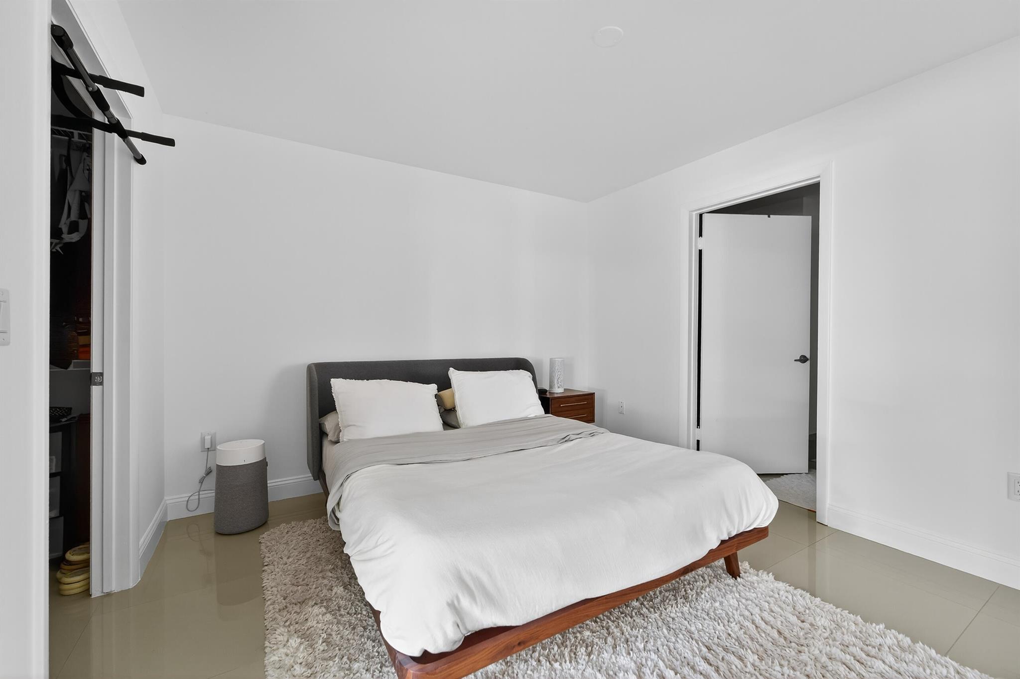 PALM LAKE CONDO - Residential Lease