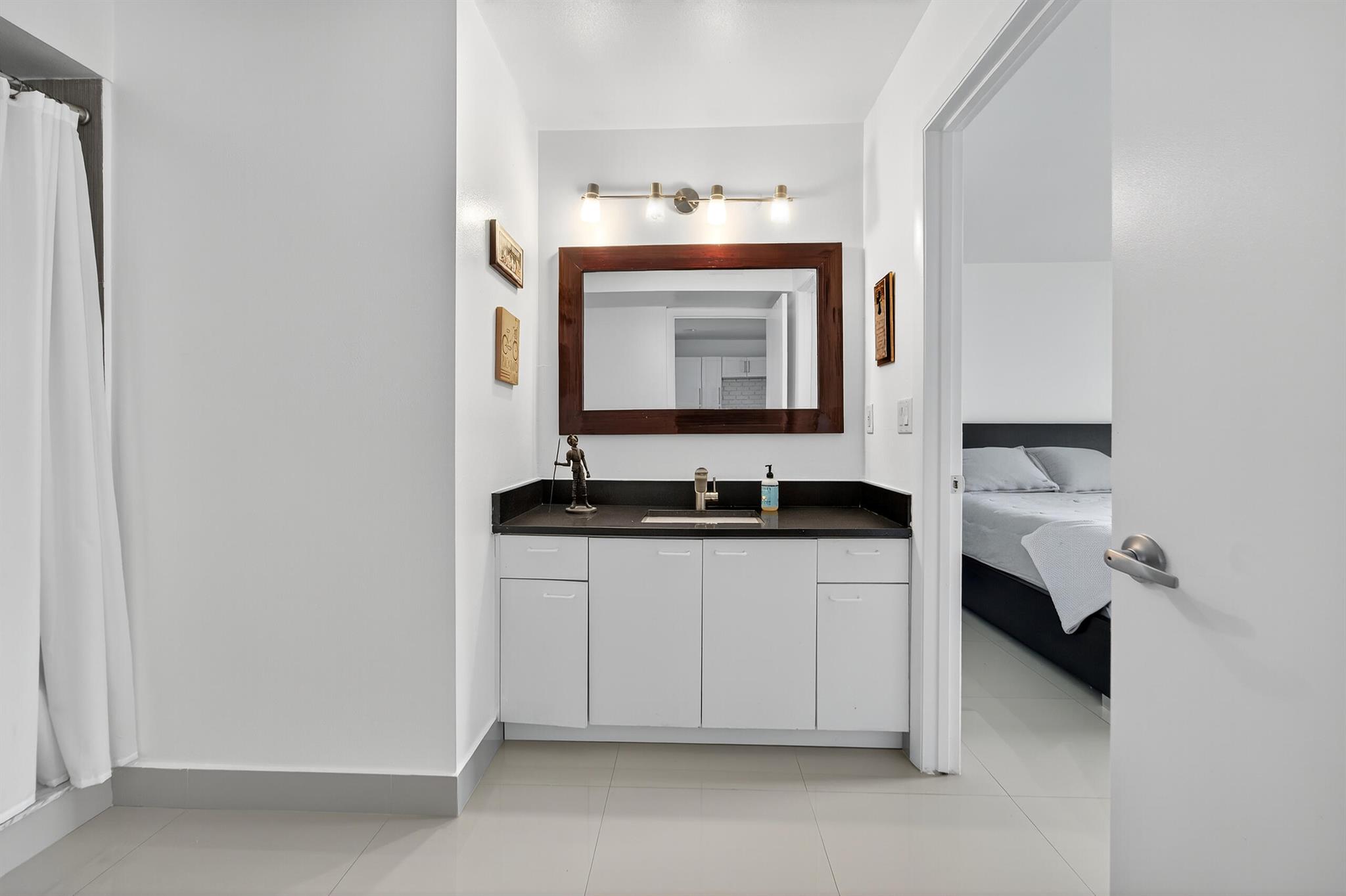 PALM LAKE CONDO - Residential Lease