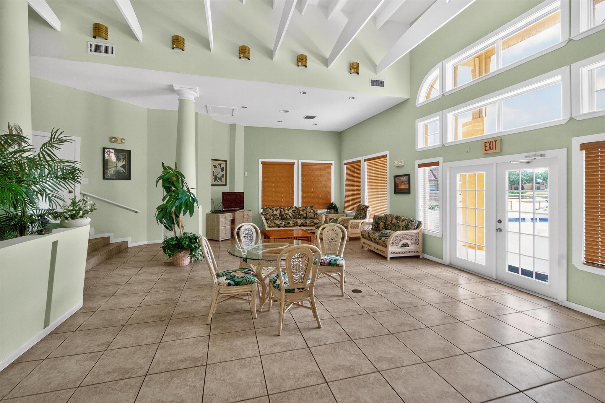 PALM LAKE CONDO - Residential Lease