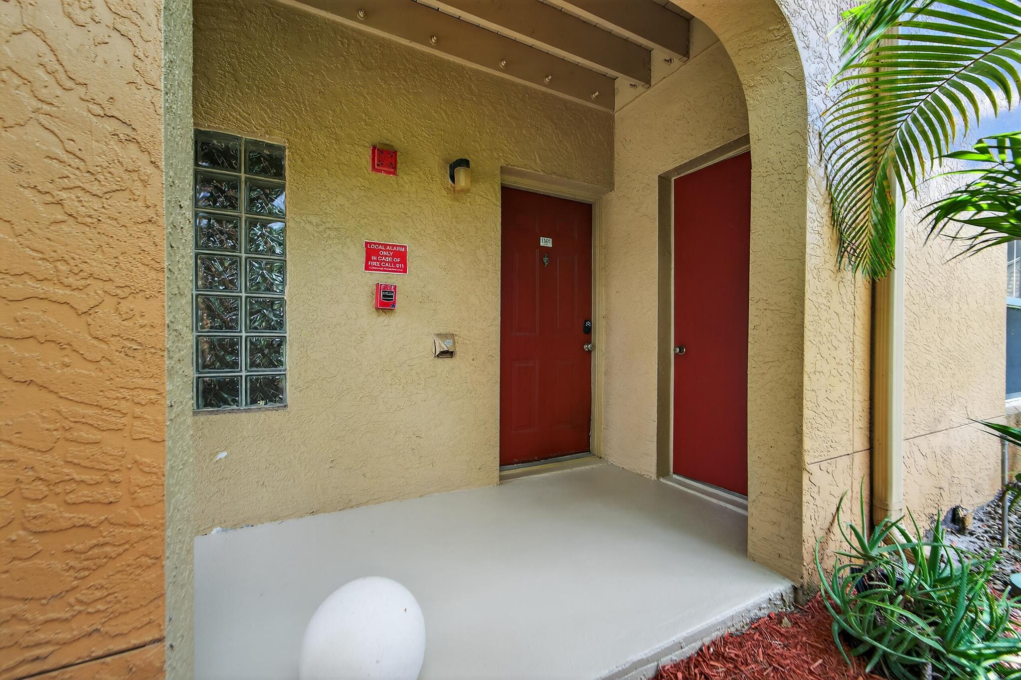 PALM LAKE CONDO - Residential Lease