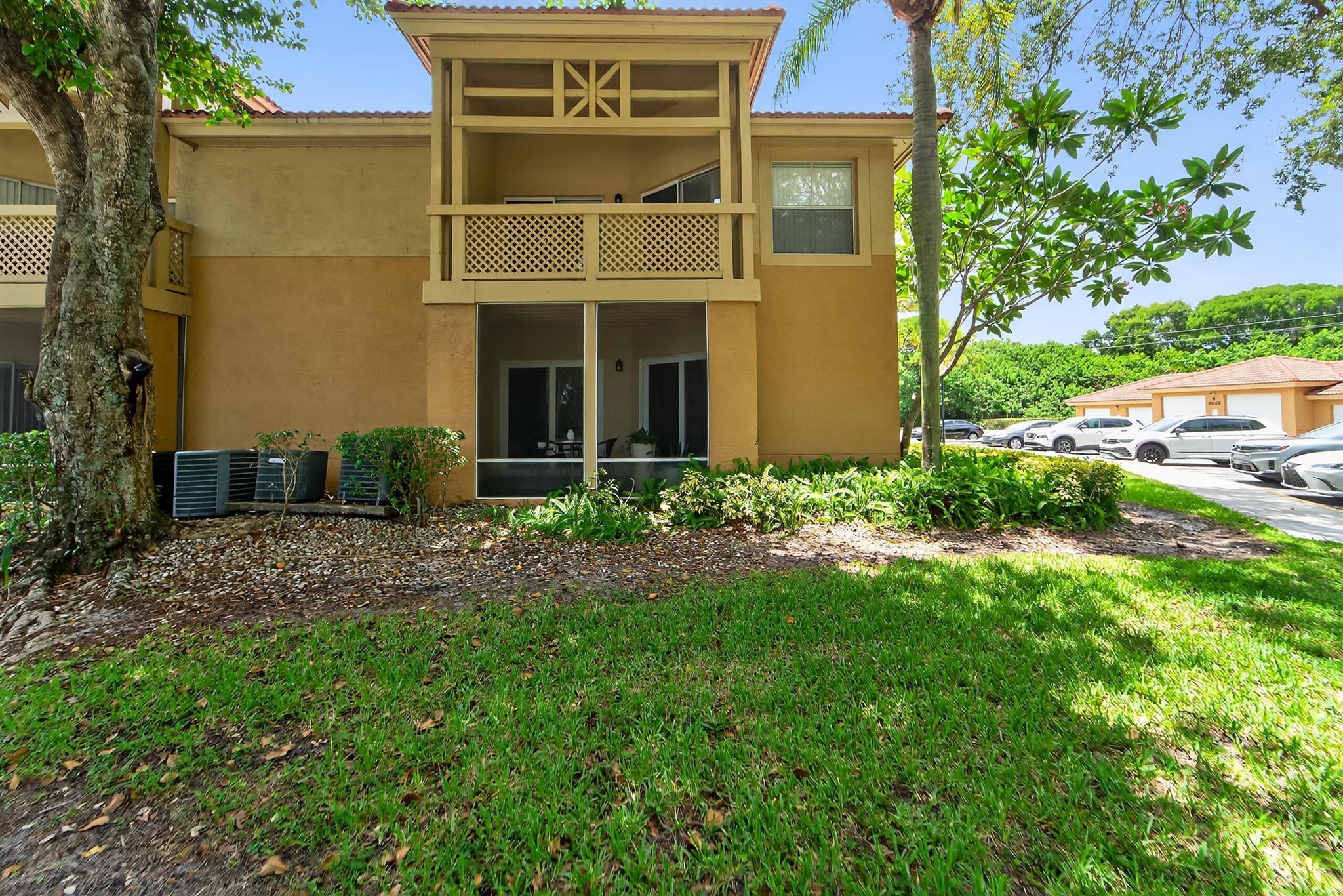 PALM LAKE CONDO - Residential Lease