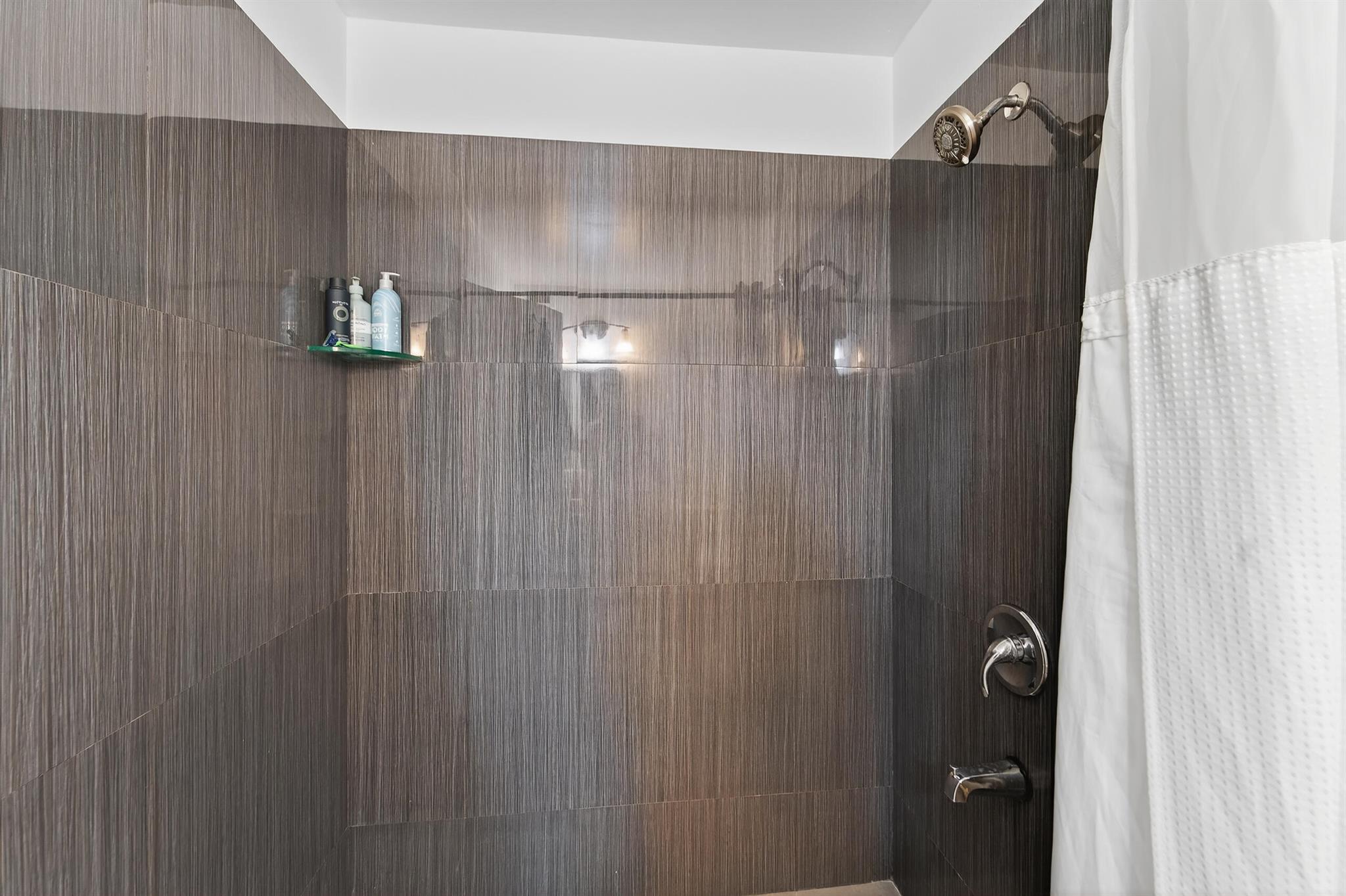 PALM LAKE CONDO - Residential Lease