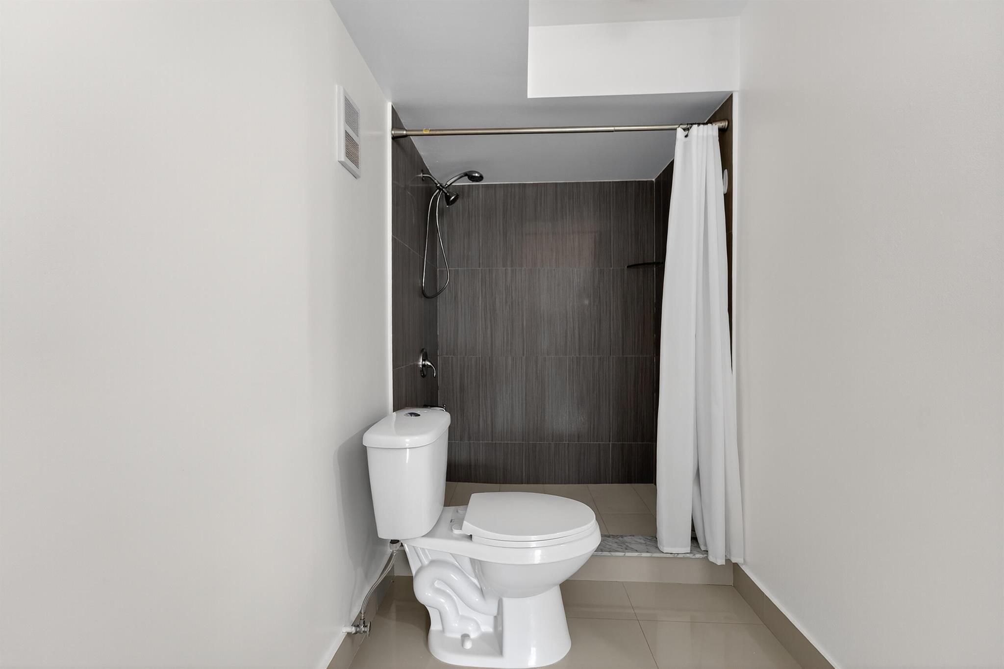 PALM LAKE CONDO - Residential Lease