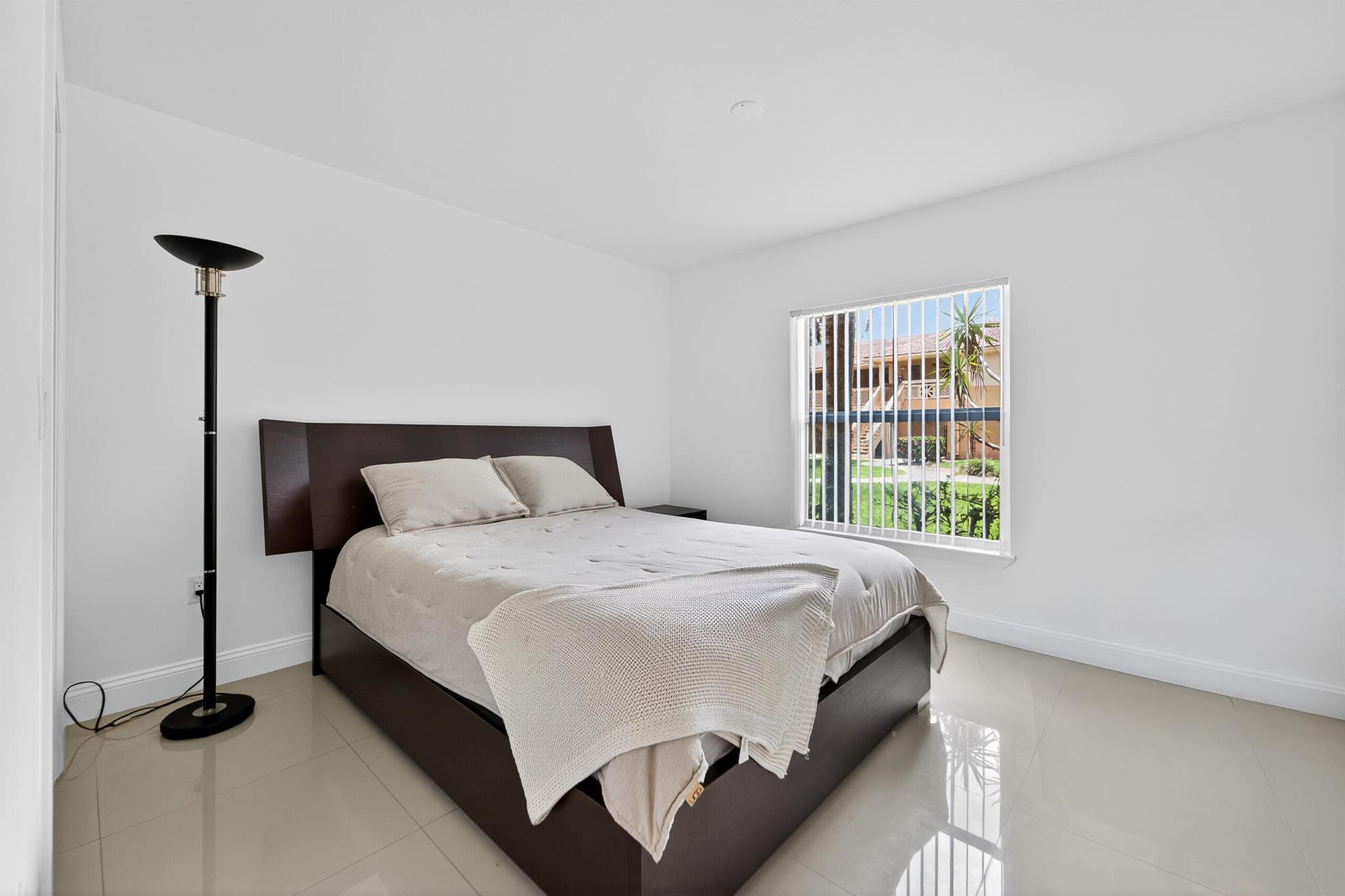 PALM LAKE CONDO - Residential Lease