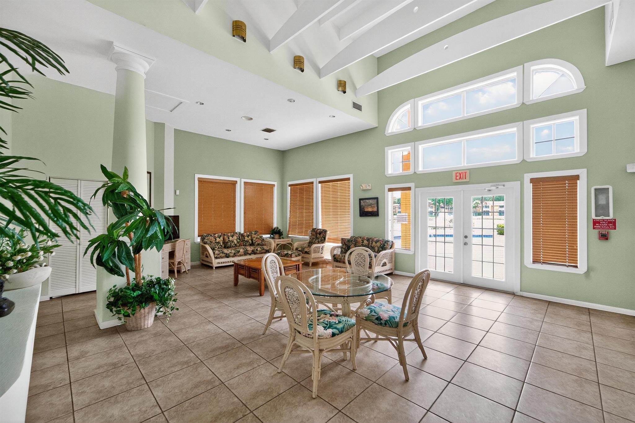 PALM LAKE CONDO - Residential Lease