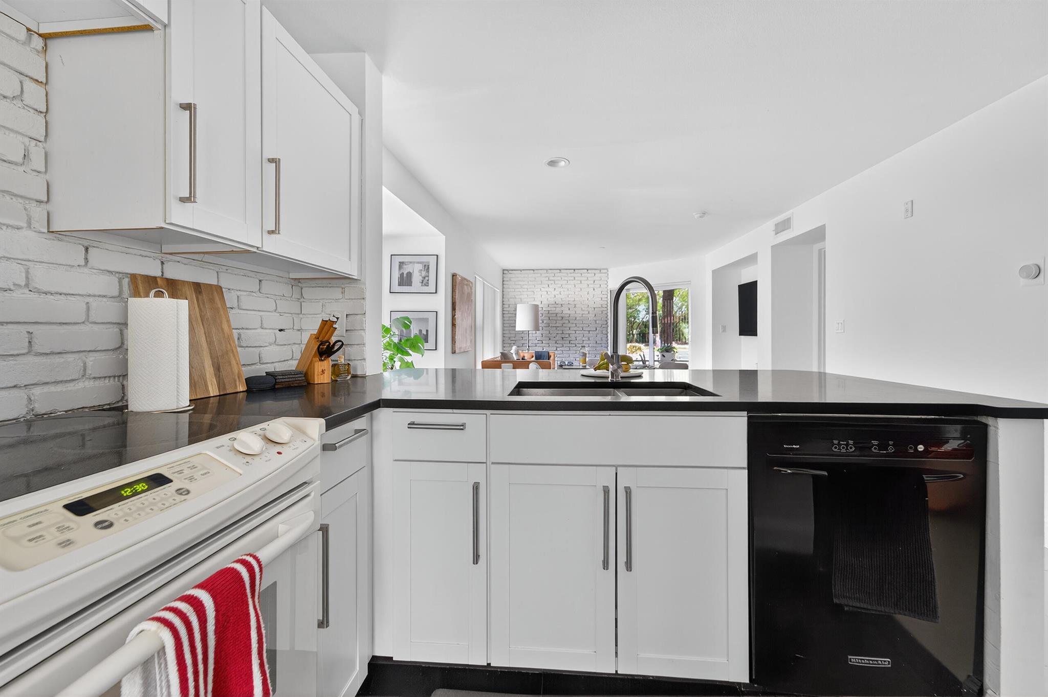 PALM LAKE CONDO - Residential Lease