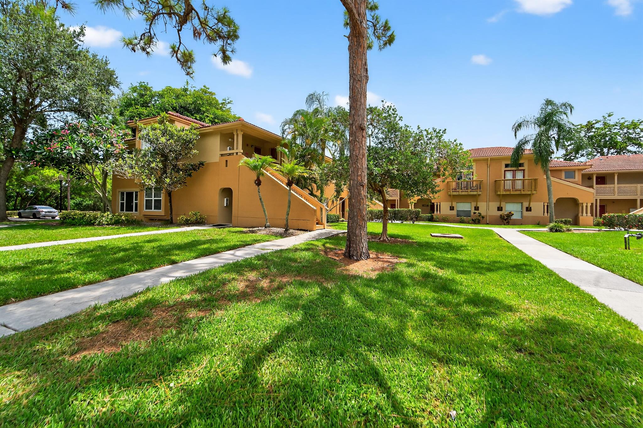 PALM LAKE CONDO - Residential Lease