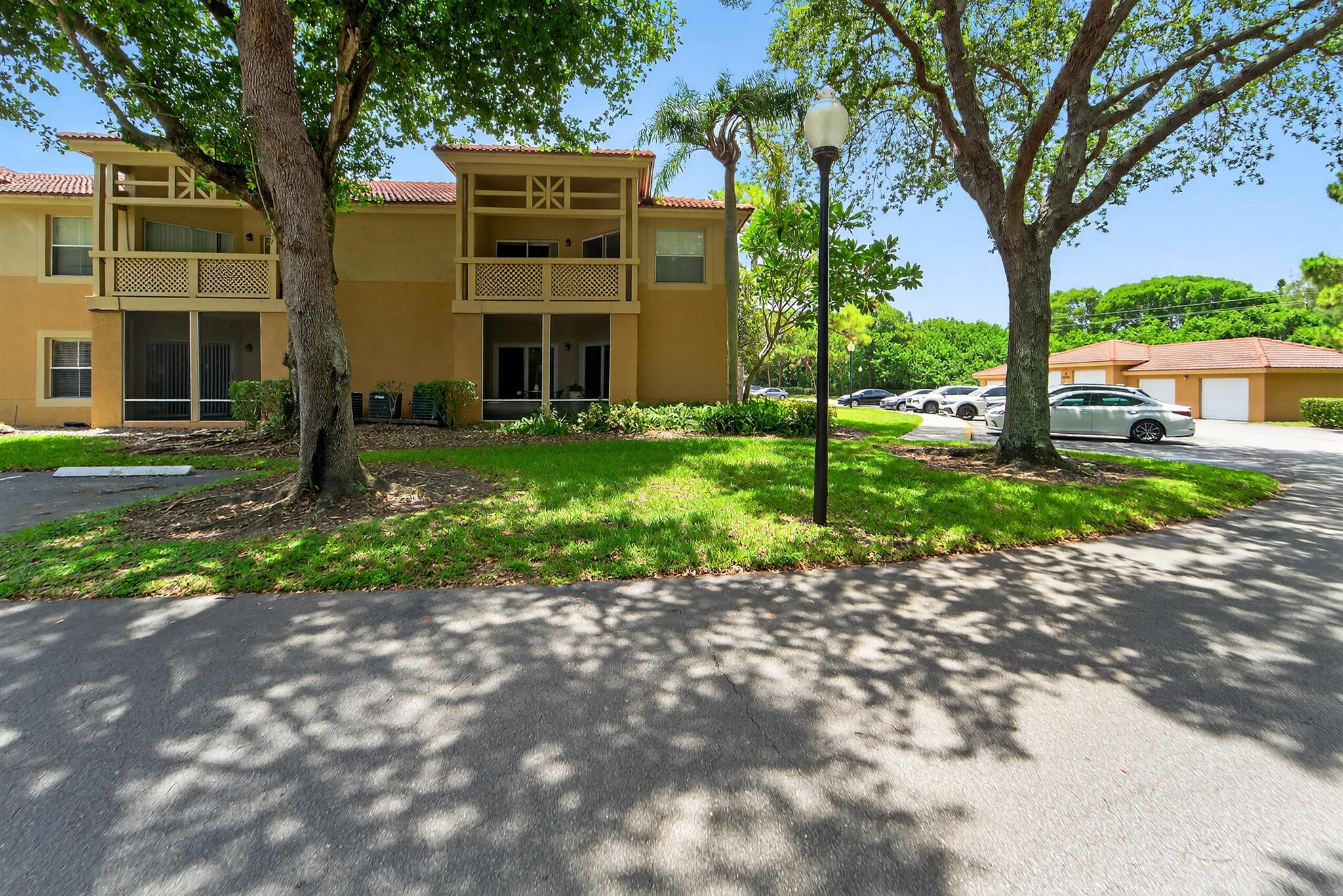 PALM LAKE CONDO - Residential Lease