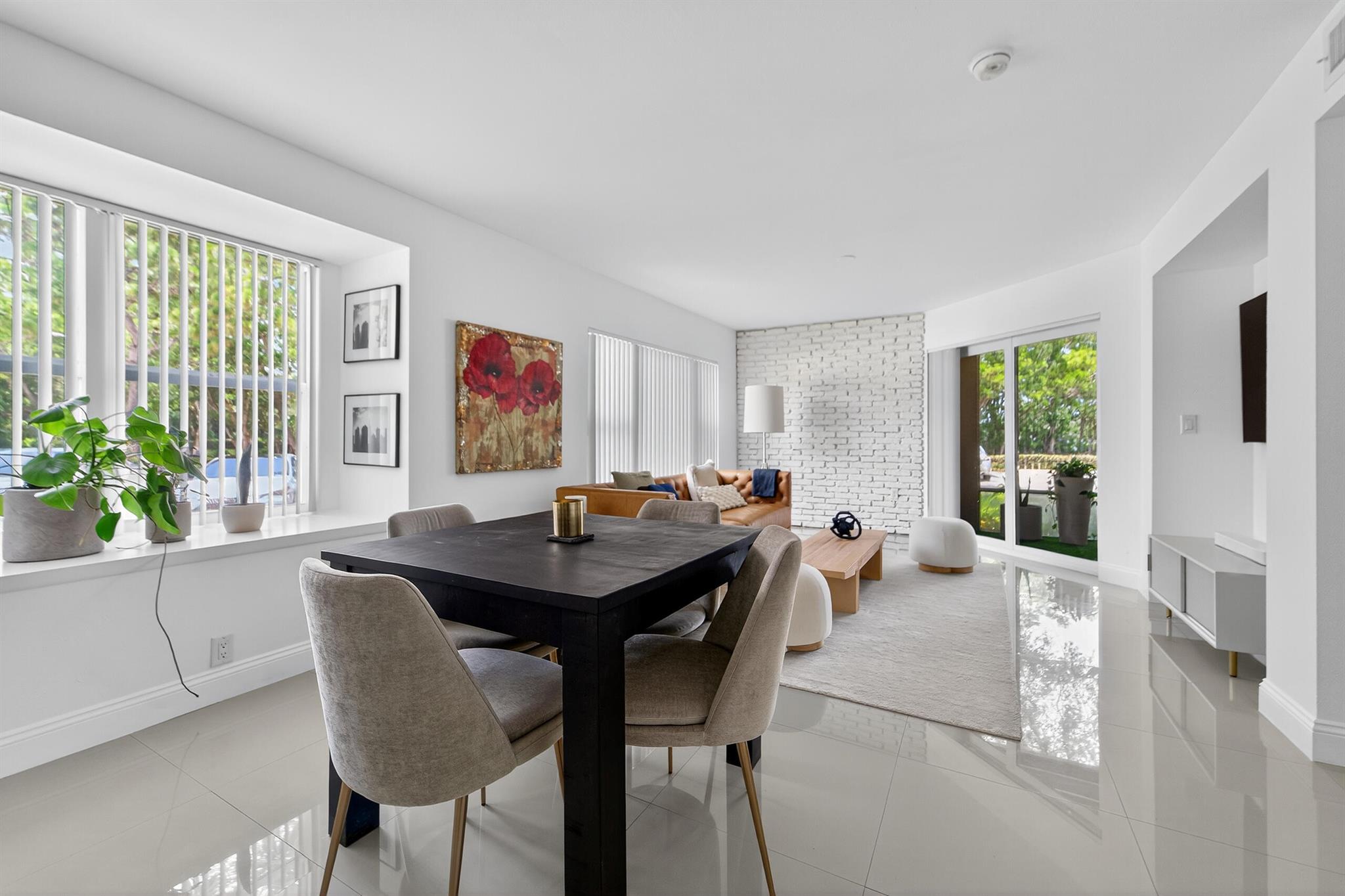 PALM LAKE CONDO - Residential Lease