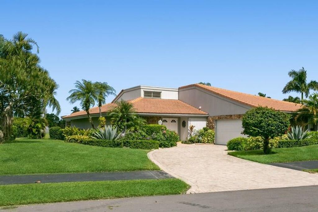 Photo of 13831 Sand Crane Drive, Palm Beach Gardens, FL 33418 (MLS # R10750052)