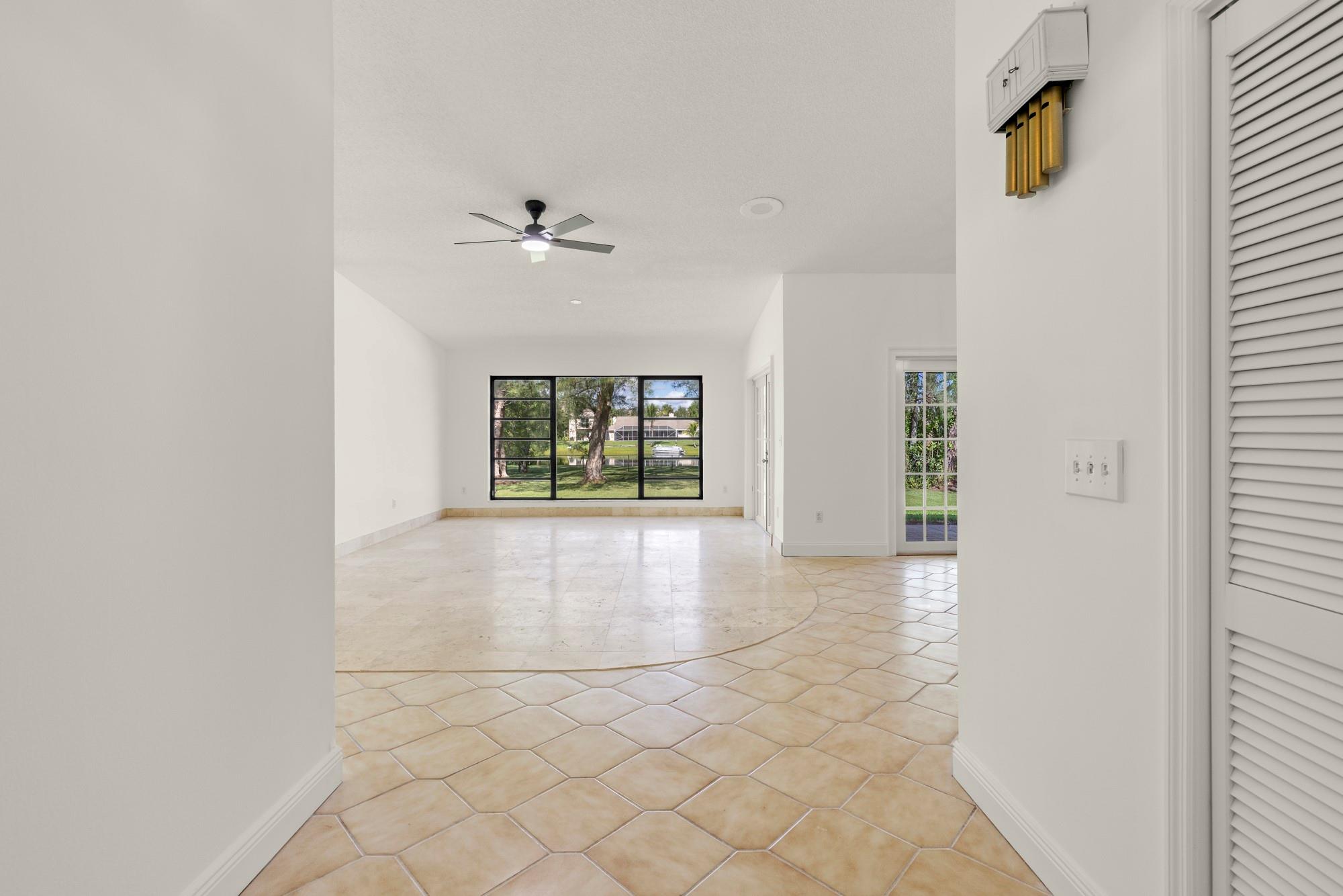825 Whippoorwill Trl