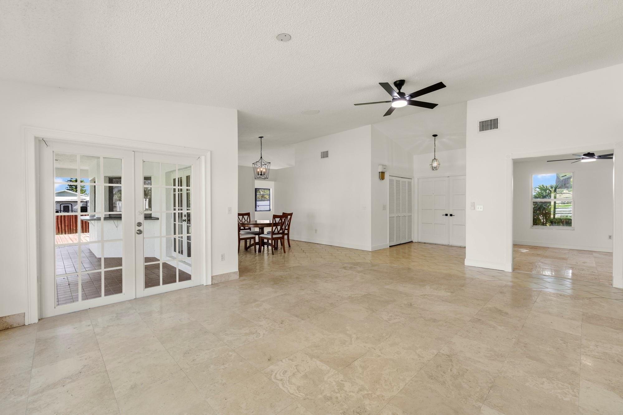 825 Whippoorwill Trl