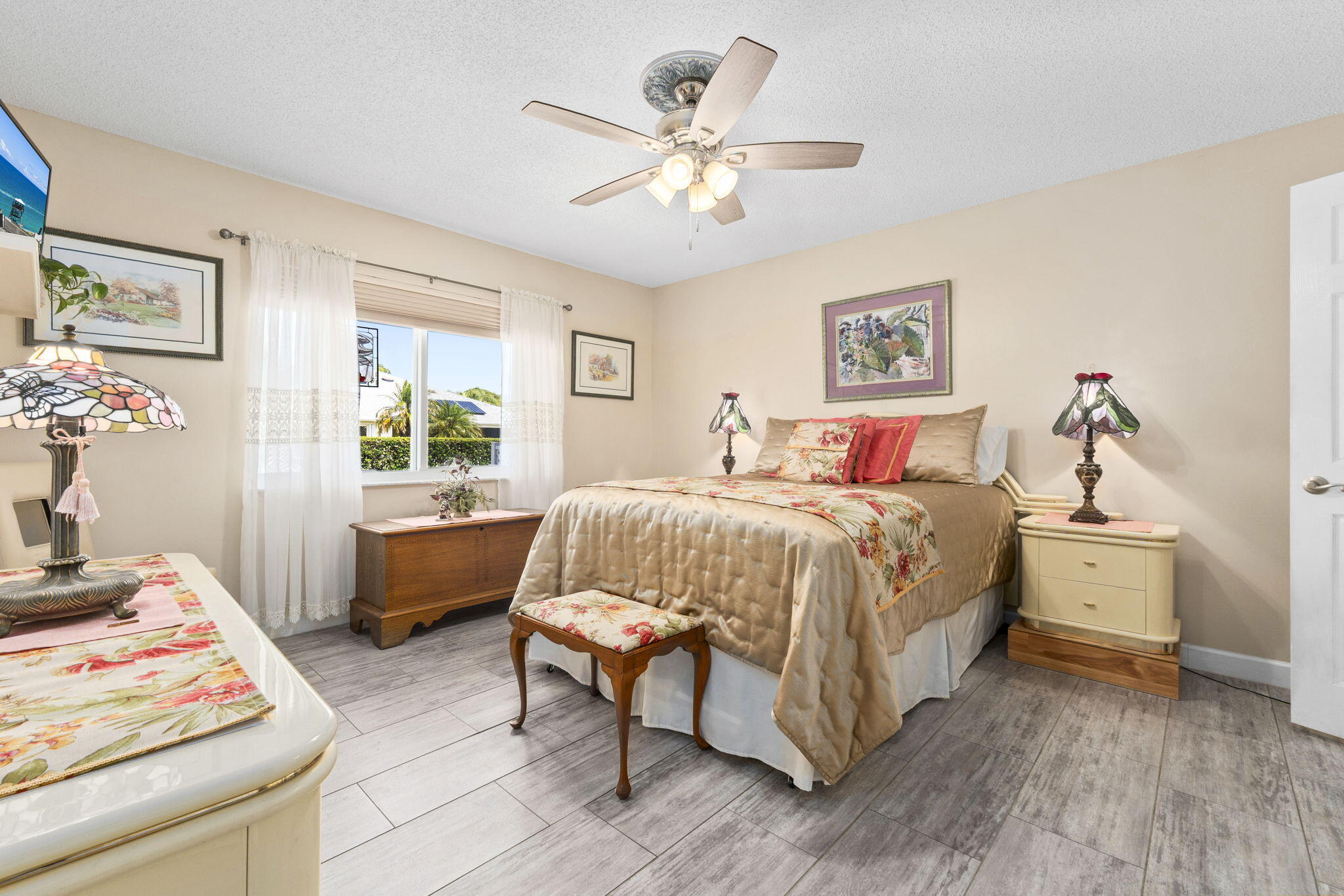 THE GROVE CONDOMINIUM SECTION 1 - Residential