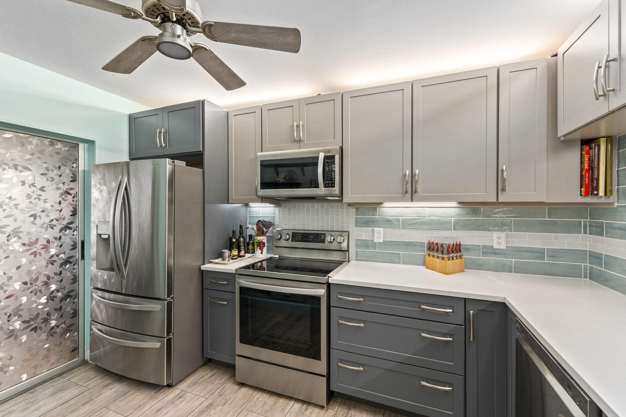 THE GROVE CONDOMINIUM SECTION 1 - Residential
