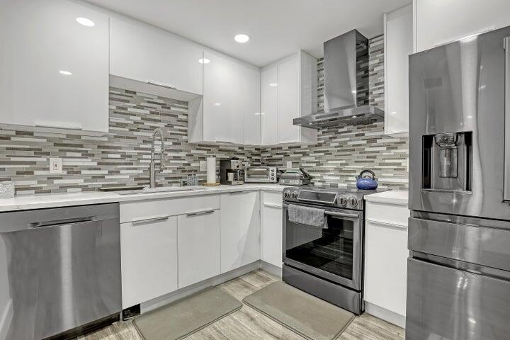 ONE OF THE MOST BEAUTIFUL UPGRADED UNIT IN BLDG W/DECORATOR TOUCHES. SPACIOUS ONE BEDROOM 1-1/2 BATHS. LOVELY SUNSET VIEWS W/D IN UNIT. FULL AMENITY BLDG W/2 POOLS, ACROSS FROM FABULOUS BEACH. 24 HR DOORPERSON.
